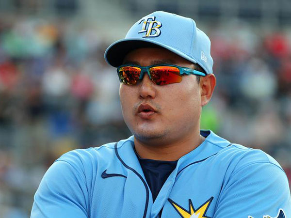 Rays' Choi Ji-man ends 2-week self-isolation, to start training with ex-player brother