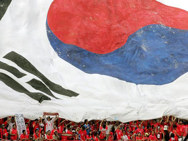 S. Korean men's football team embarks on journey to N. Korea for World Cup qualifier