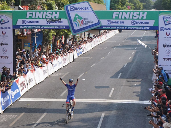 Tour de Indonesia: Stage 3 winner Culey dances across finish line