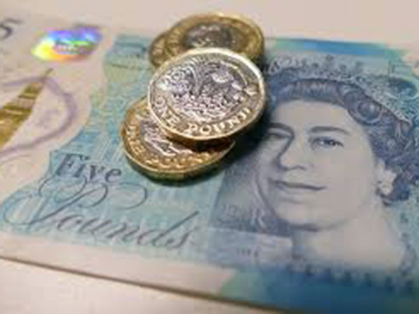 UK at risk of 'full-blown' recession