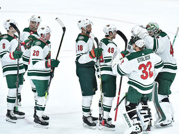 Wild score eight to beat Coyotes