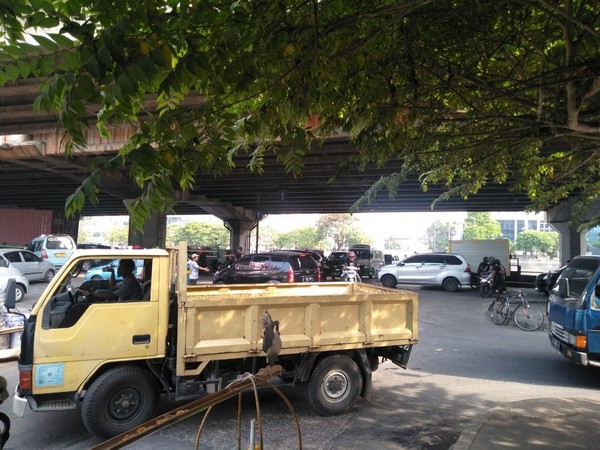 Parung Panjang students stage rally after truck accident leaves classmate disabled