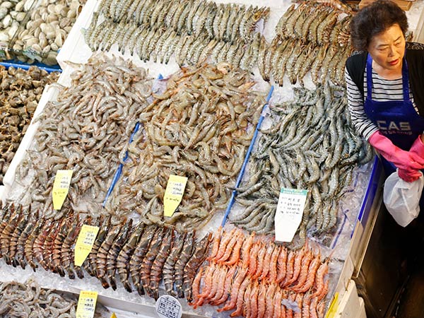 Ill-fated fisheries official said to have financial problems