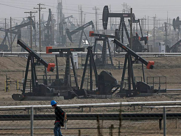Share of US oil on the market being increased more via political methods, says Rosneft CEO