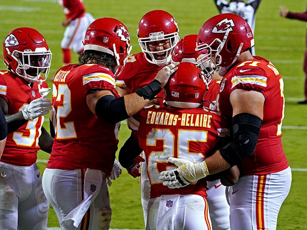 "NFL fans appear to boo Chiefs, Texans players during moment of unity before coin toss