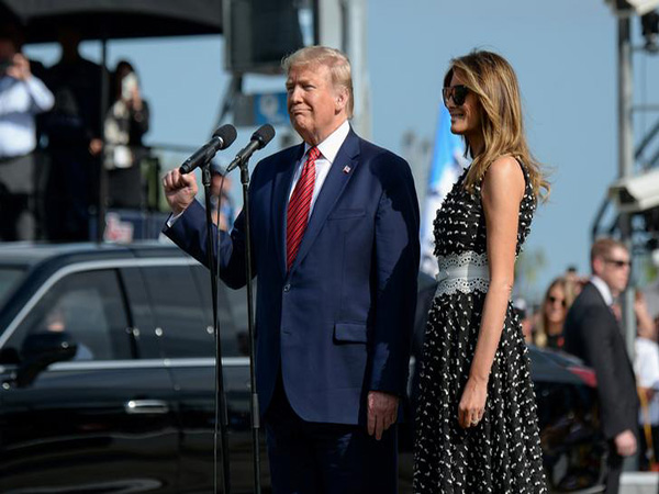 Trump campaign manager deletes dramatic Air Force One photo after people point out it's from 2004