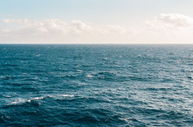 Titanic tourist sub still missing as rescuers race the clock