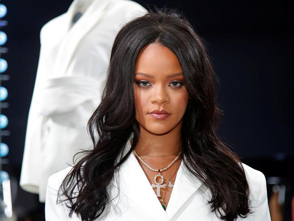 Rihanna says she rejected Super Bowl halftime performance because of Colin Kaepernick: 'I couldn't be a sellout'