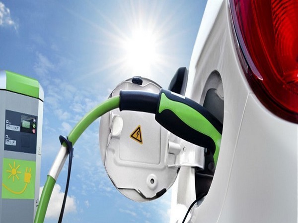 UK sees record boom in battery electric vehicles in 2021: SMMT