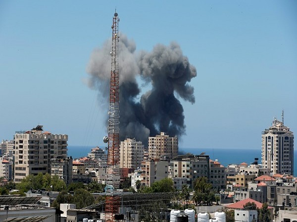 Israel strikes central Gaza