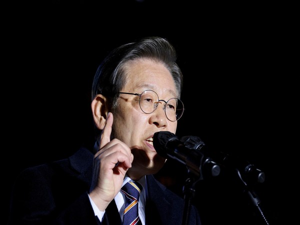 South Korea opposition chief stabbed in neck