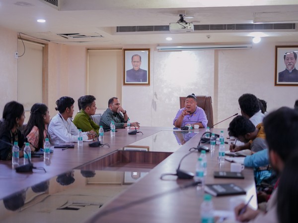 Parul University's Students Encounter Distinguished National Leaders During Chhatra Sansad's InternNation Leadership Tour in Delhi, Chandigarh, and Amritsar