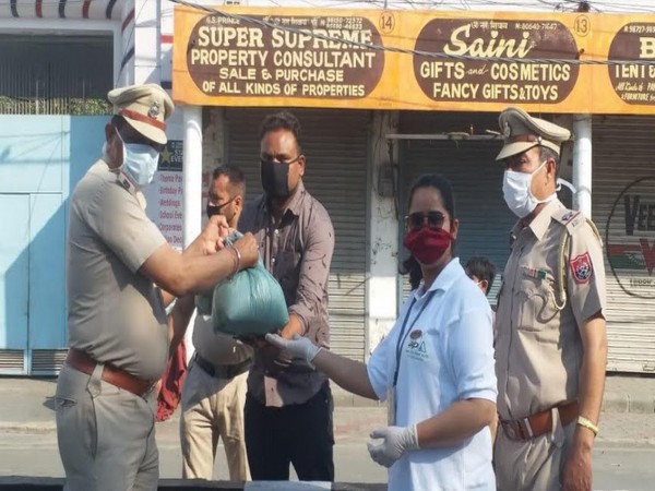 AIPL aids daily wage workers and stray dogs in their fight against COVID-19