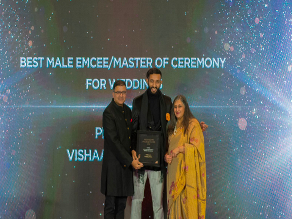 It's a Hattrick! Vishaal Rasquinha wins Best Wedding Emcee at WeddingSutra Influencer Award 2022