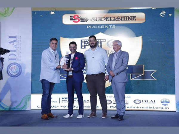 L-R: Sachin Dewan CEO of Bianca Clothspa receiving the CINET Best Overall Practice award by Rachit Ahuja (owner of QDC), Raghav Arora (president of DLAI) and Peter Wennekes (CEO CINET)