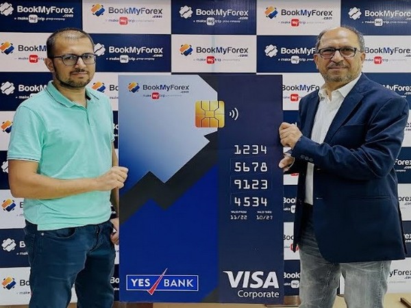 Sudarshan and Nitin Motwani launching Interbank Rate Forex Card