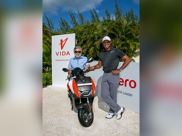 Tiger Woods and Dr Pawan Munjal, Chairman and CEO, Hero MotoCorp with the VIDA V1 at Hero World Challenge