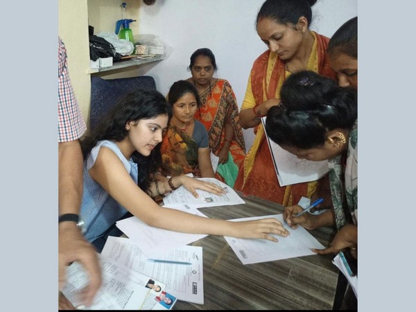 Meha Parekh assisting women at NGO