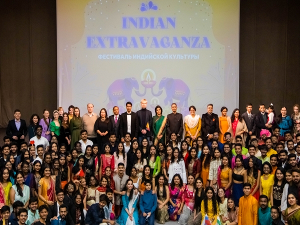 Dr Amit Kamle with dignitaries and Indian students at Immanuel Kant Baltic Federal University during Indian Extravaganza 2022