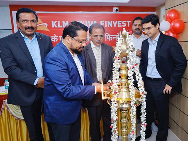 The Zonal office of KLM Axiva Finvest Ltd inaugurated by Dr Narendra Mairpady, CEO Manoj Ravi & Vivek