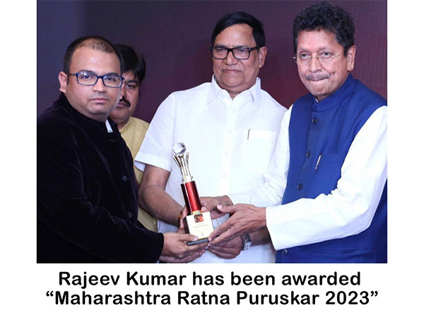 Mangal Lodha, the Maharashtra Minister of Tourism, presented Rajeev Kumar with the "Maharashtra Ratna Puruskar 2023" on January 29