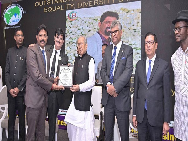 Honeyy Group CMD Mukka Obul Reddy receives The Best Employer Award from the Governor of Andhra Pradesh Biswa Bhushan Harichandan