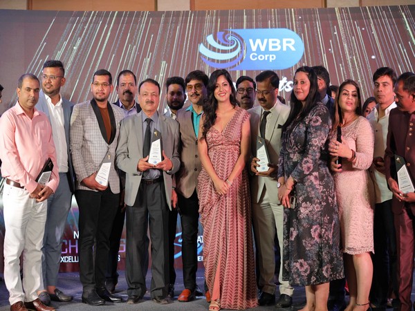 Bollywood Actor Ishita Dutta with NEA 2023 Awardees Download