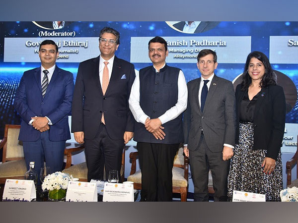Government authorities and IFCCI together in 'Invest in Maharashtra' conclave