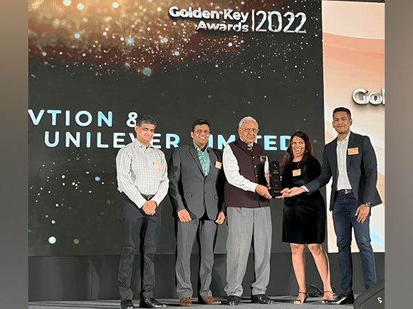 VTION and HUL team receiving the 'Best Use of Technology Award' at MRSI Golden Key Awards 2023