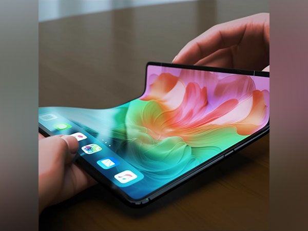 iPhone Fold Max may have a foldable OLED screen
