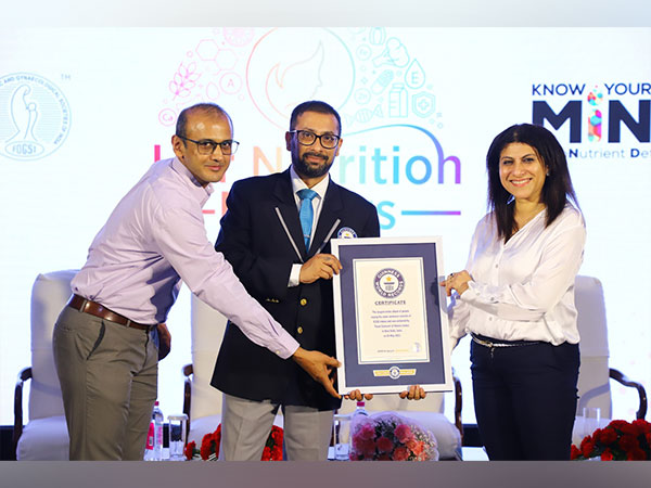 Left to right : Rupendra Yadav (Sales & Expert Lead, Haleon India Subcontinent); Rishi Nath (GWR Official Adjudicator); Anurita Chopra (Chief Marketing Officer, Haleon India Subcontinent)