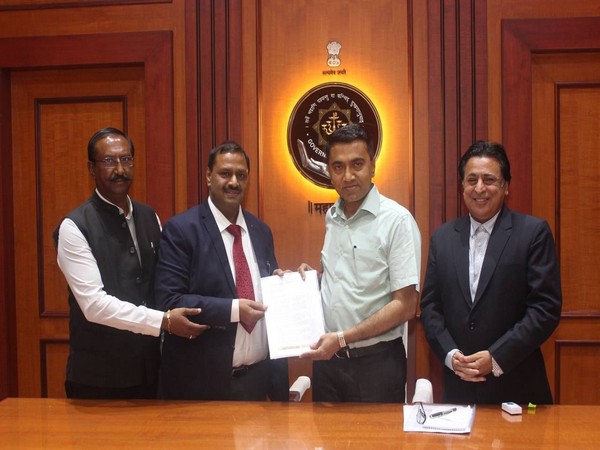 Bijender Goel, Founder, Modern Pythian Games submitting Proposal Letter to Pramod Sawant, Chief Minister, GOA