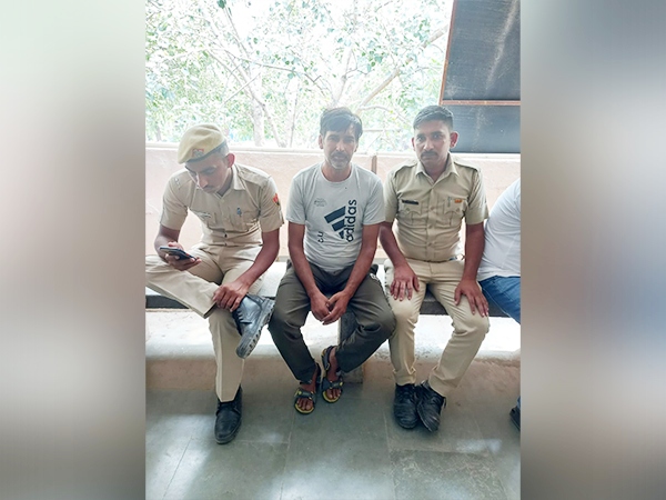 Gang accused of conning people as fake packers and movers nabbed in Pune