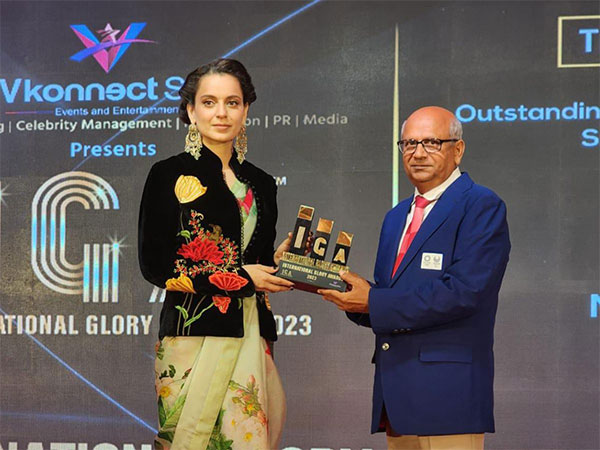 Kangana Ranaut presents Lifetime Achievement Award to Olympic judge Mayur Vyas