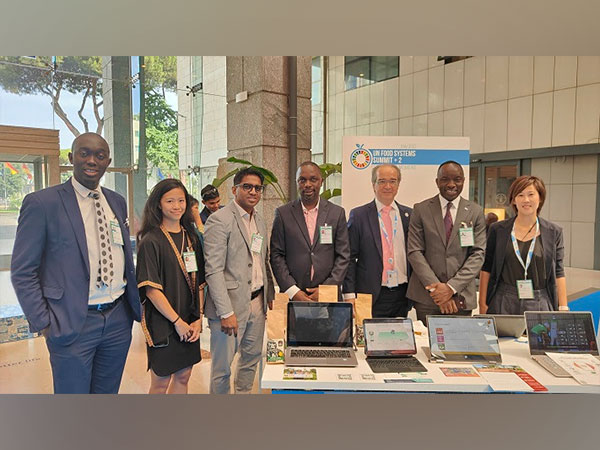 Pradeep, Founder & CEO Farmers Fresh Zone and other selected startups with Stefanous Fotiou - Director, Office of Sustainable Development Goals at FAO
