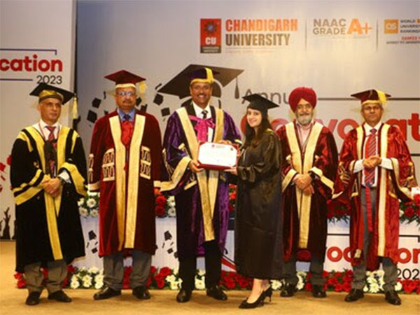 Tapan Singhel, CEO & MD of Bajaj Allianz General Insurance and Dr. R.S. Bawa, Pro-Chancellor Chandigarh University with other guests, presenting degrees to the graduates