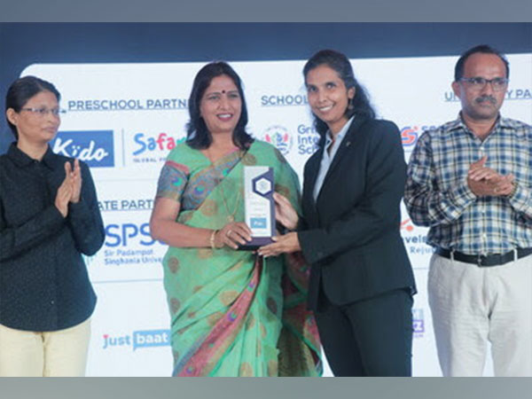Arpita Sur, CEO, Kido India, receiving the Leading Preschool of India Award from the Jury members.