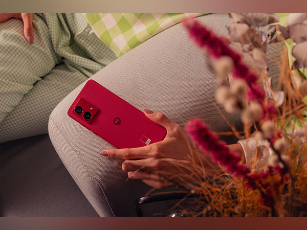 moto g84 5G launched in Pantone colour of the Year Viva Magenta