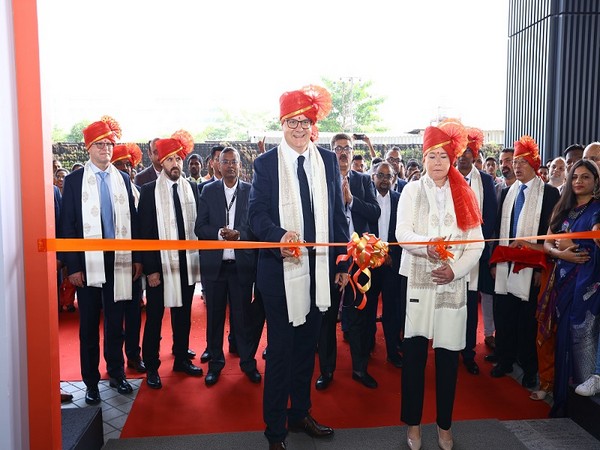 Aptiv global leadership cutting the ribbon at the inauguration of the new state-of-the-art Aptiv Technical Center in Pune, India
