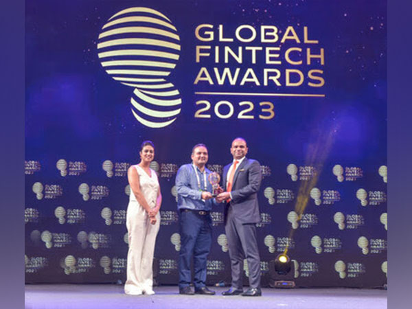 Adeeb Ahamed, MD, LuLu Financial Holdings being awarded the ‘Leading Personality of the Year GCC’ during the Global Fintech Fest 2023 at Mumbai.