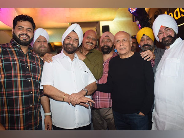 Mahesh Bhatt Daler Mehndi at Special Screening of Punjabi Film "MASTANEY" Organized by Shining Sun Studios & Pehchaan Show on Sikhs