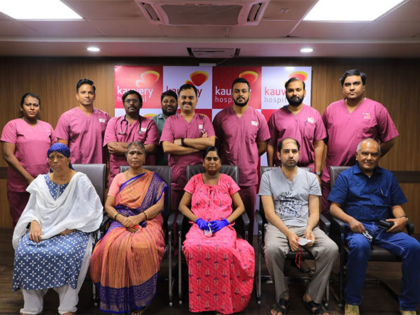 Dr Srinivas Rajagopala and Dr Ram Duvuru with Heart and Lung Transplant team and transplant survivors