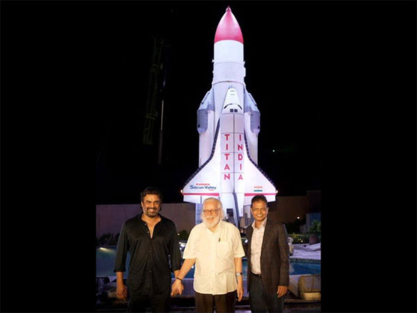 The Grand Rocket in 'Kanakia Silicon Valley' Unveiled, Rockey Boys: R Madhavan and Nambi Narayanan Sir cheer for the Rocket of another kind!