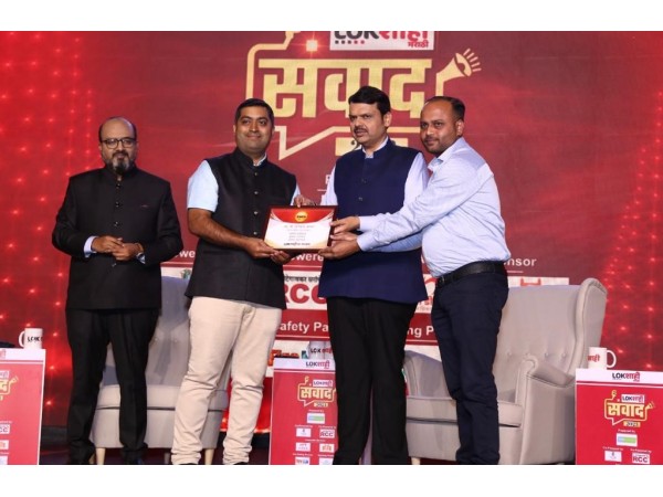 Devendra Fadanvis, Deputy CM-Maharashtra presenting Lokshahi Sanman 2023 award to Vishwas Jadhav - CEO and Dnyaneshwar Jadhav - COO of Torus as best Agriculture work in Rural Maharashtra