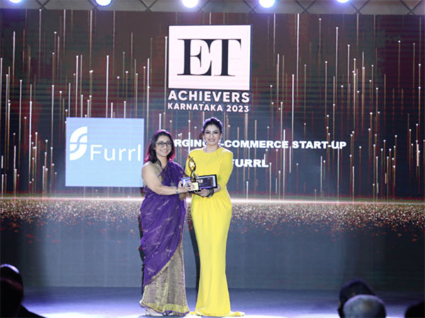 Esha Tiwary Founder and CEO of Furrl, felicitated by Raveena Tandon at ET Achievers Awards event in Bengaluru