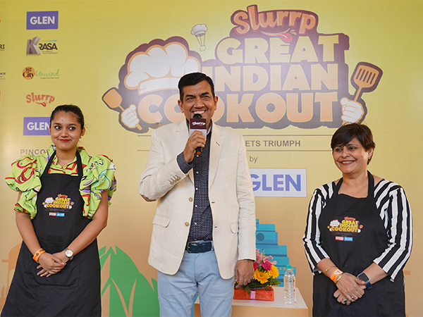 Celebrity Chef Sanjeev Kapoor with finalists at Slurrp Great Indian Cookout Zone