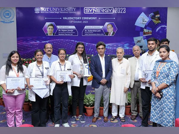 Chief Guest Rajeev Juneja - Vice Chairman & Managing Director - Mankind Pharma Ltd. with Chancellor PadamShree Ram Bahadur Rai Ji and the winners at Synergy Day 3