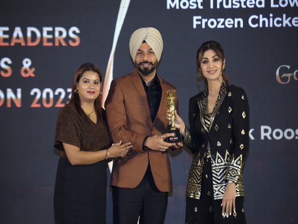 Sardar Dilbagh Singh & Priyanka (Directors of Black Rooster Pvt. Ltd.) receiving Brand Empower's "Industry Leaders Awards 2023" by "Shilpa Shetty Kundra"