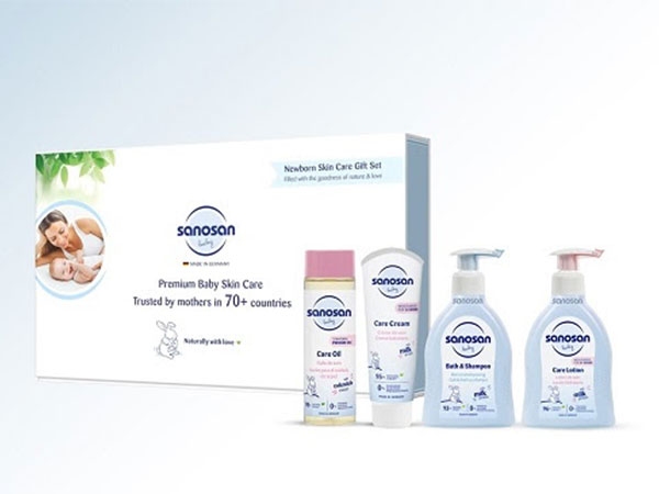 Sanosan Care Oil, Care Creme, Bath & Shampoo and Care Lotion Present in the Sanosan Gift Hamper