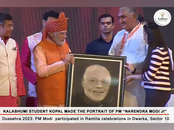 Kalabhumi Arts Student Kopal Presents Handmade Charcoal Portrait to PM Narendra Modi at Ramlila Celebration